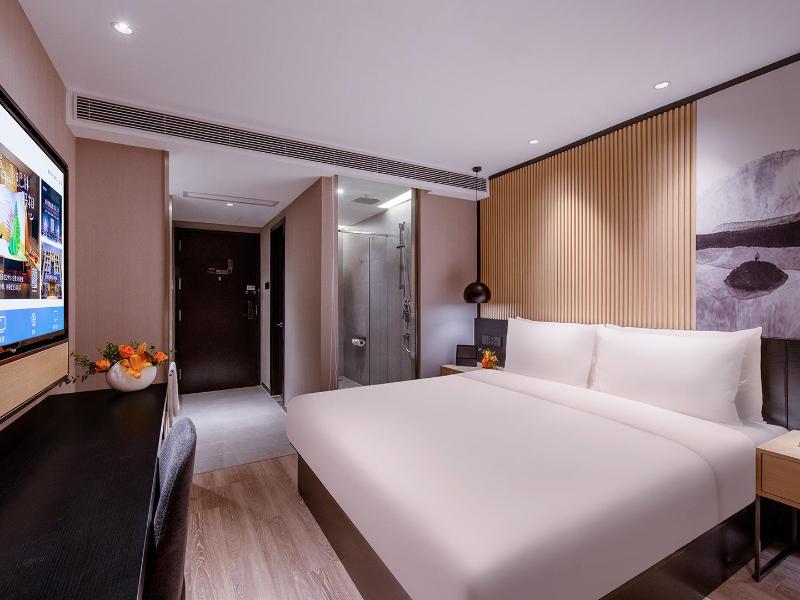 Orange Hotel Shenzhen Longhua Metro Station image