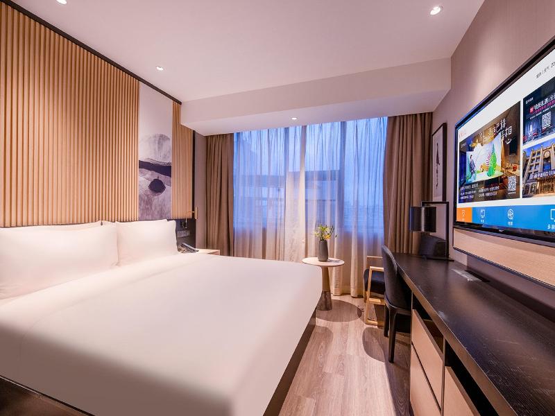 Orange Hotel Shenzhen Longhua Metro Station image
