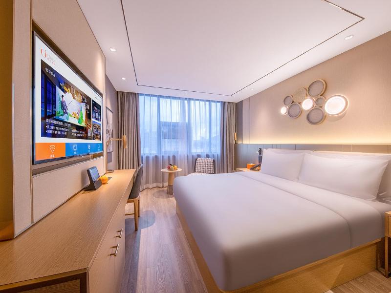 Orange Hotel Shenzhen Longhua Metro Station image