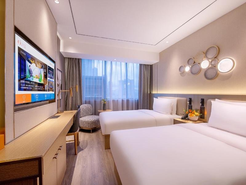 Orange Hotel Shenzhen Longhua Metro Station image