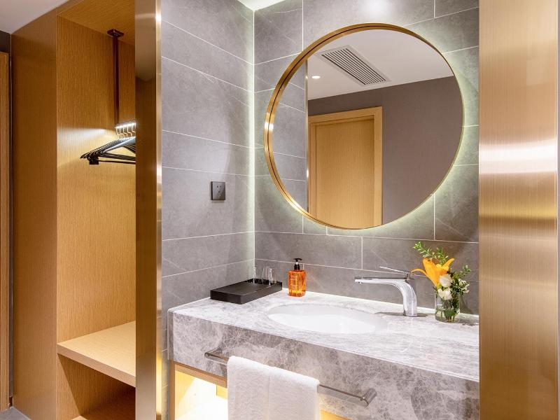 Orange Hotel Shenzhen Longhua Metro Station image