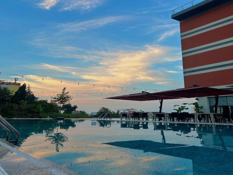 Padel Olivia's Hill Resort image