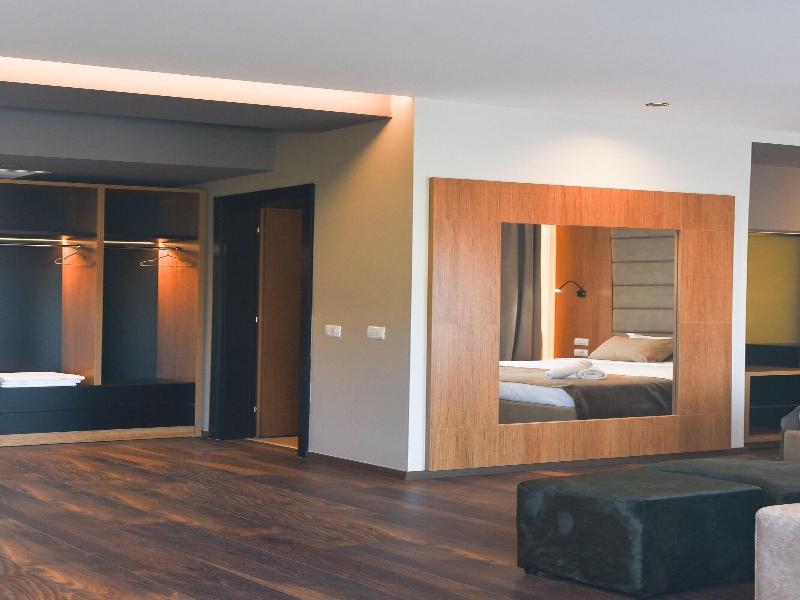 Padel Olivia's Hill Resort image
