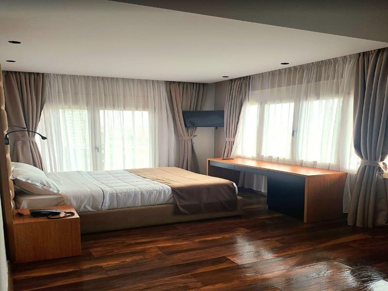 Padel Olivia's Hill Resort image