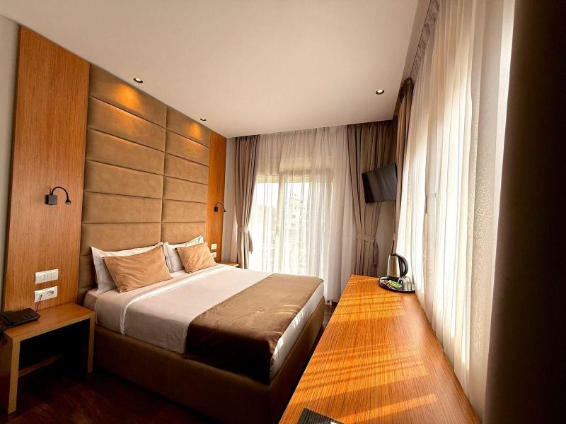 Padel Olivia's Hill Resort image