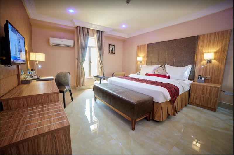 Corinthia Villa Hotel image
