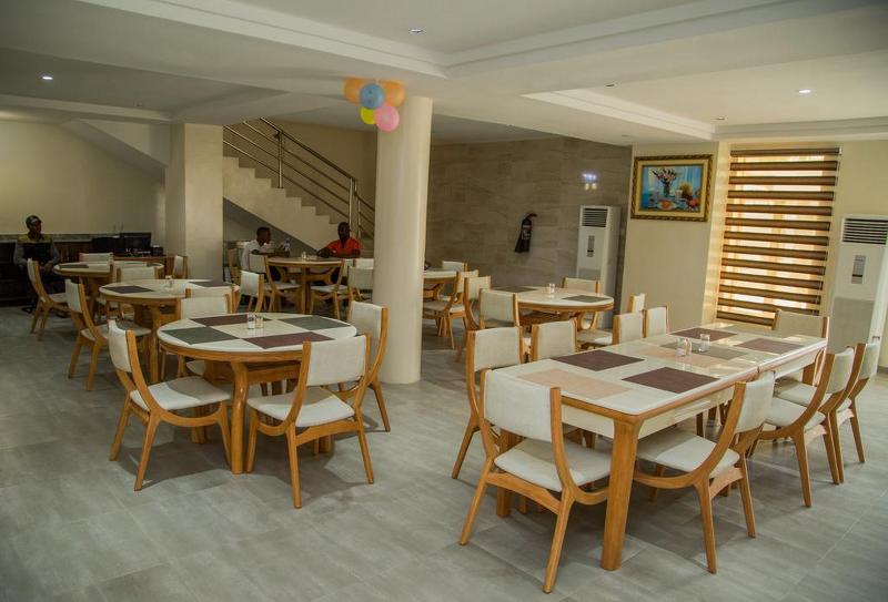 Maxbe Continental Hotel