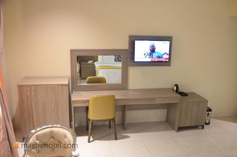 Maxbe Continental Hotel
