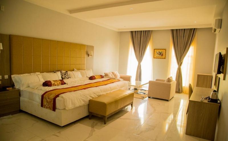 Maxbe Continental Hotel 3