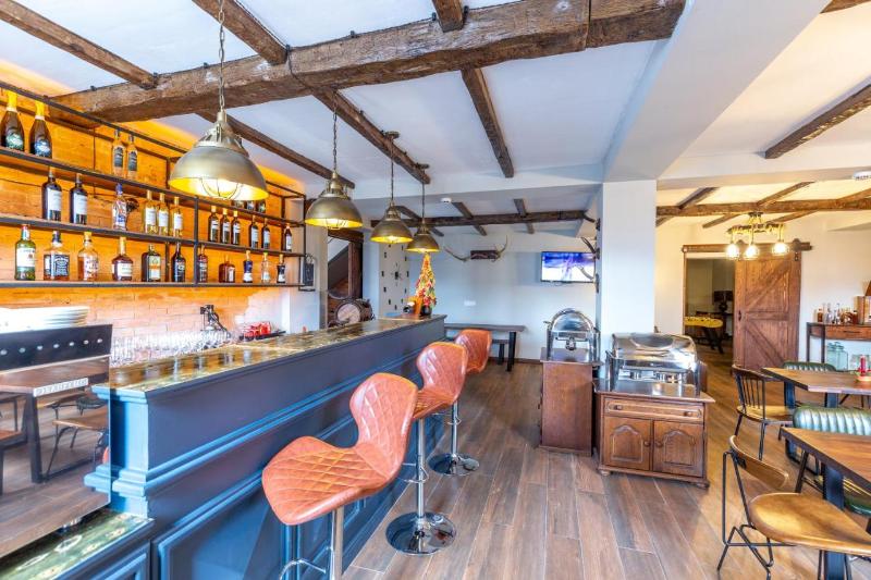 Bar & Lounge