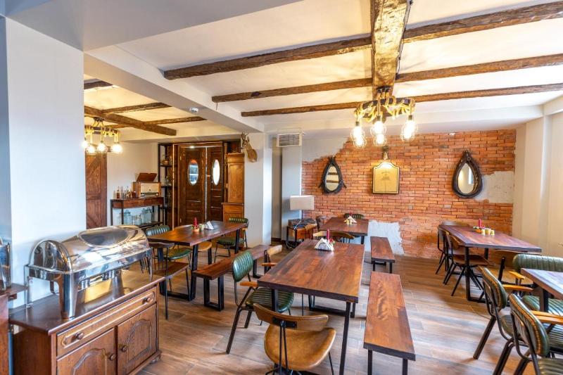 Bar & Lounge