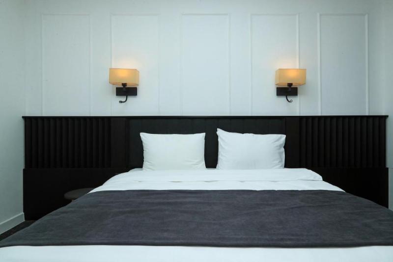 Pine Astoria Hotel image