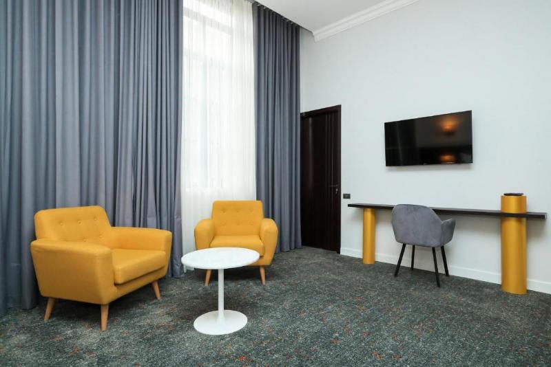 Pine Astoria Hotel image