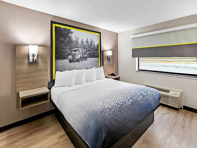 Super 8 by Wyndham Marston image
