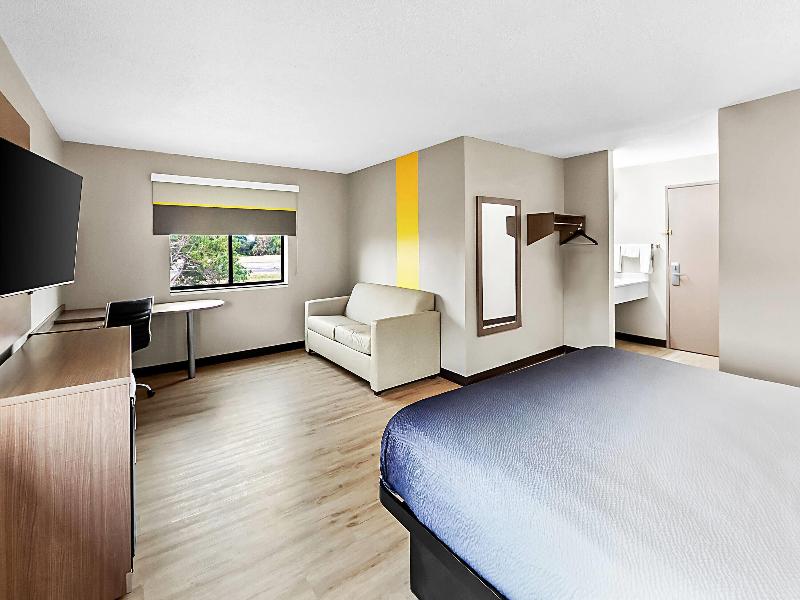 Super 8 by Wyndham Marston image