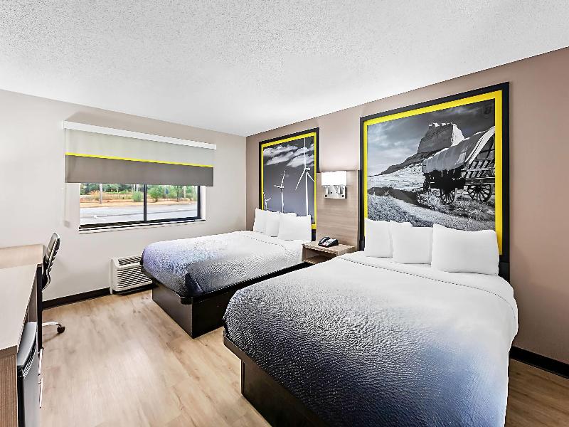 Super 8 by Wyndham Marston image