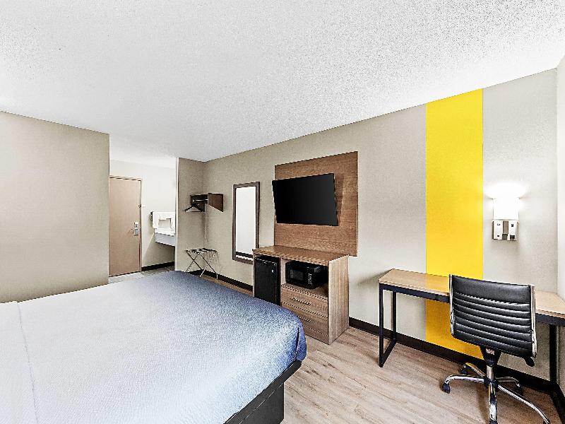 Super 8 by Wyndham Marston image