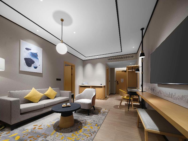 Hilton Garden Inn Beijing Haidian Daoxiang Lake image