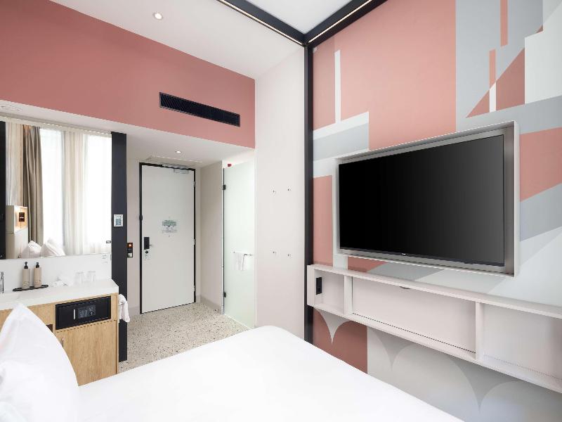 Motto By Hilton Rotterdam Blaak image