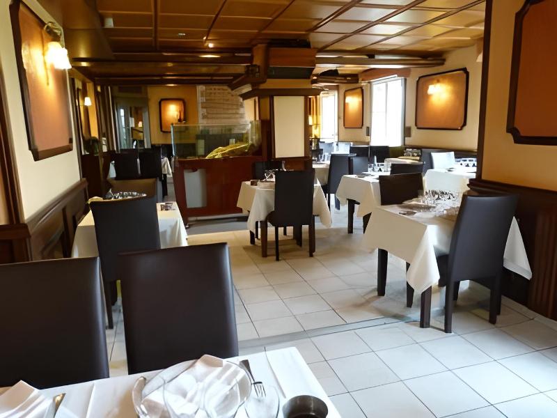 Logis Hotel Du Commerce Joncy image