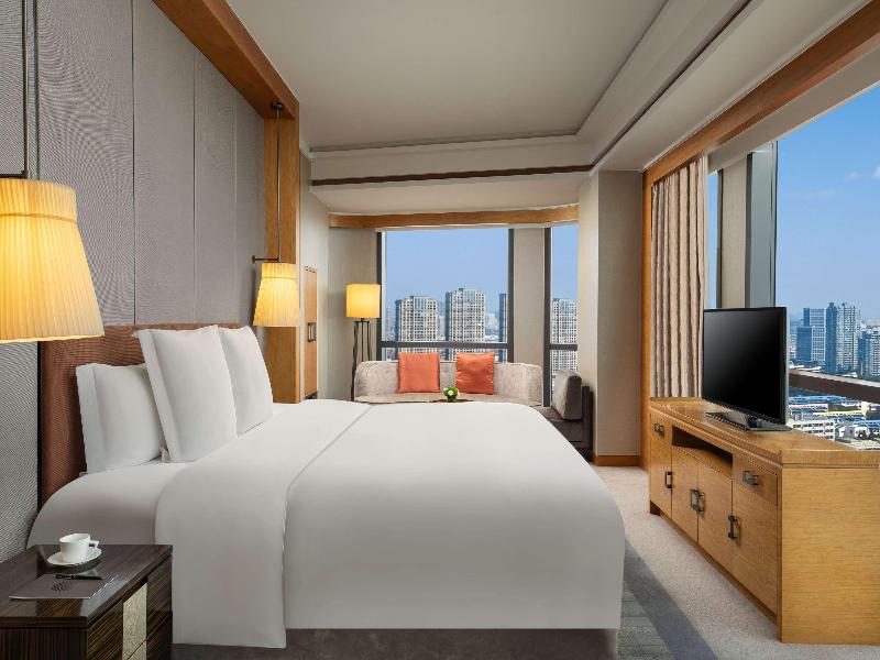 Pullman Haining image