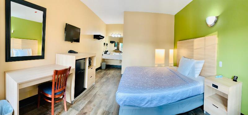 Weston Inn & Suites image