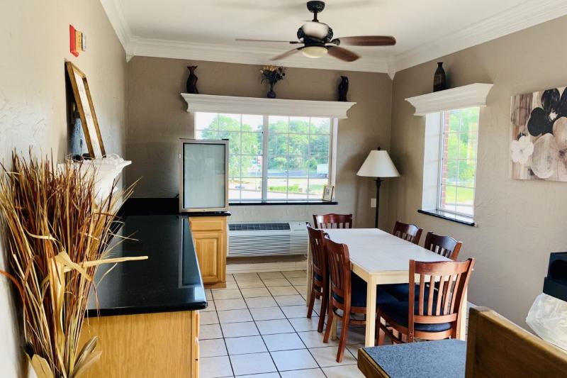 Weston Inn & Suites image