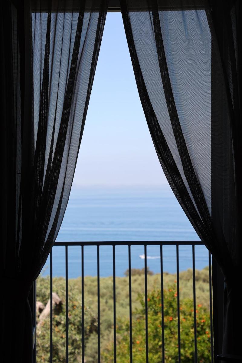 Villa Puolo - With Private Sea Access image