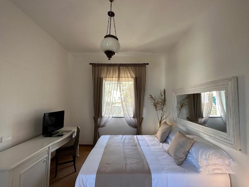 Villa Puolo - With Private Sea Access image