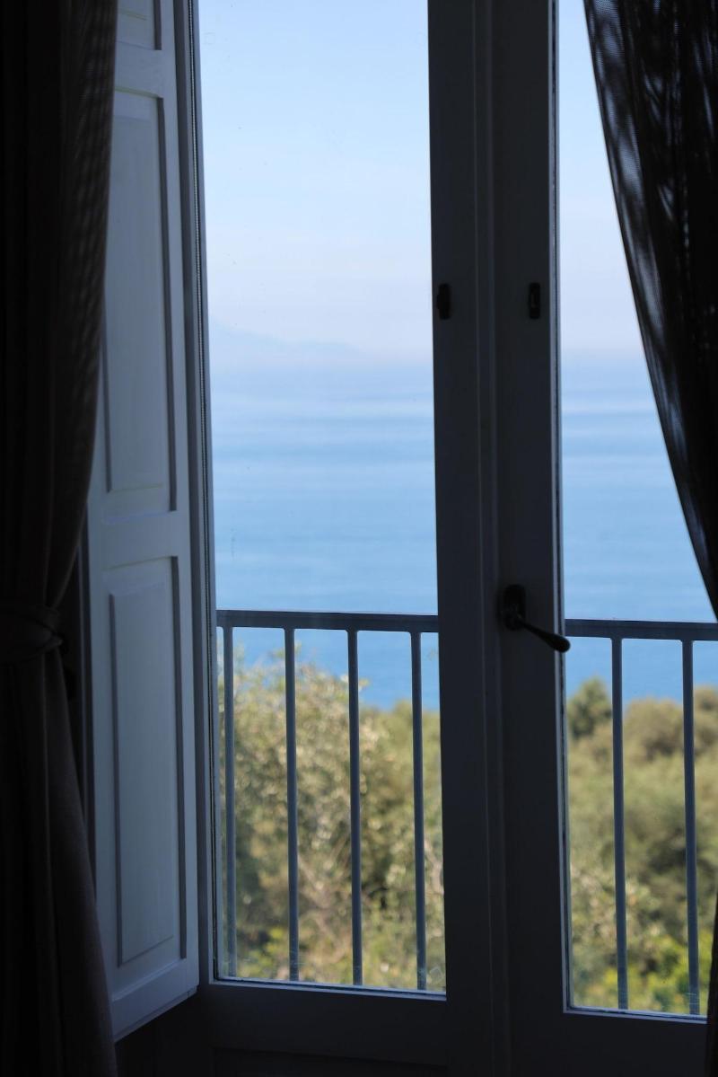 Villa Puolo - With Private Sea Access image