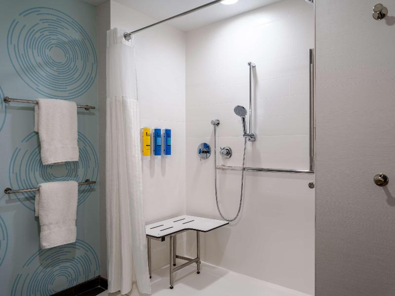 Tru by Hilton Chesapeake Greenbrier image