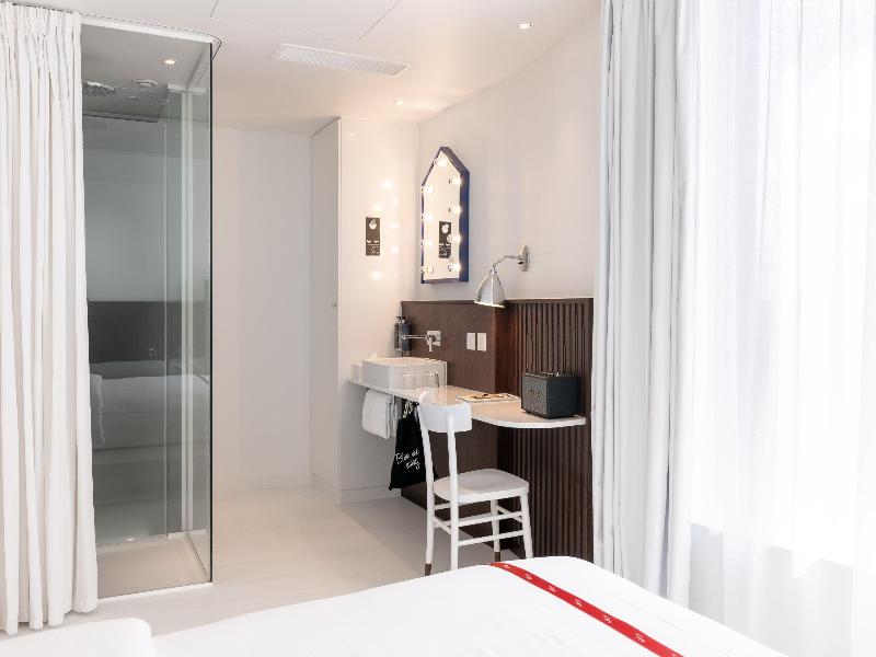 Ruby Zoe Hotel London by IHG image
