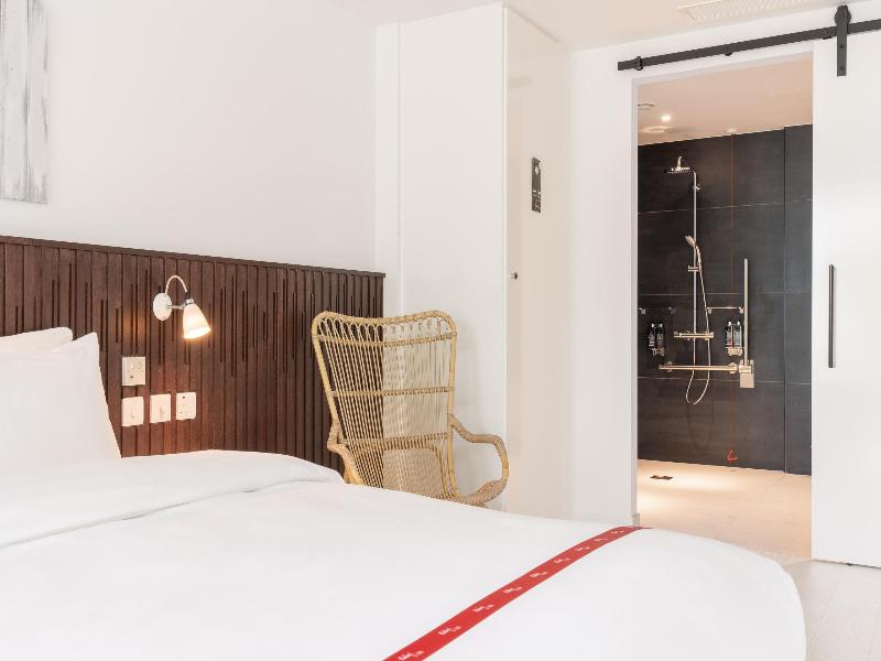 Ruby Zoe Hotel London by IHG image