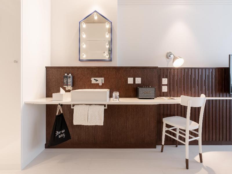 Ruby Zoe Hotel London by IHG image