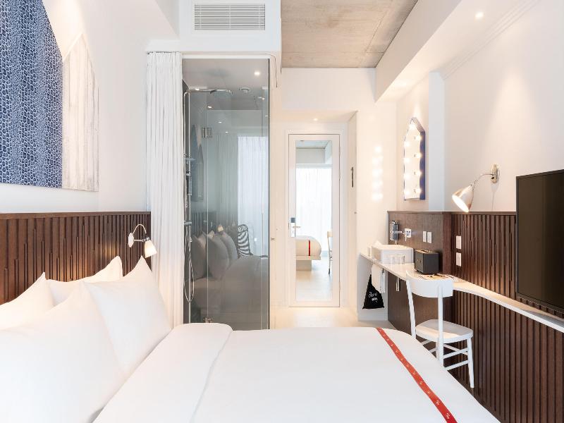 Ruby Zoe Hotel London by IHG image