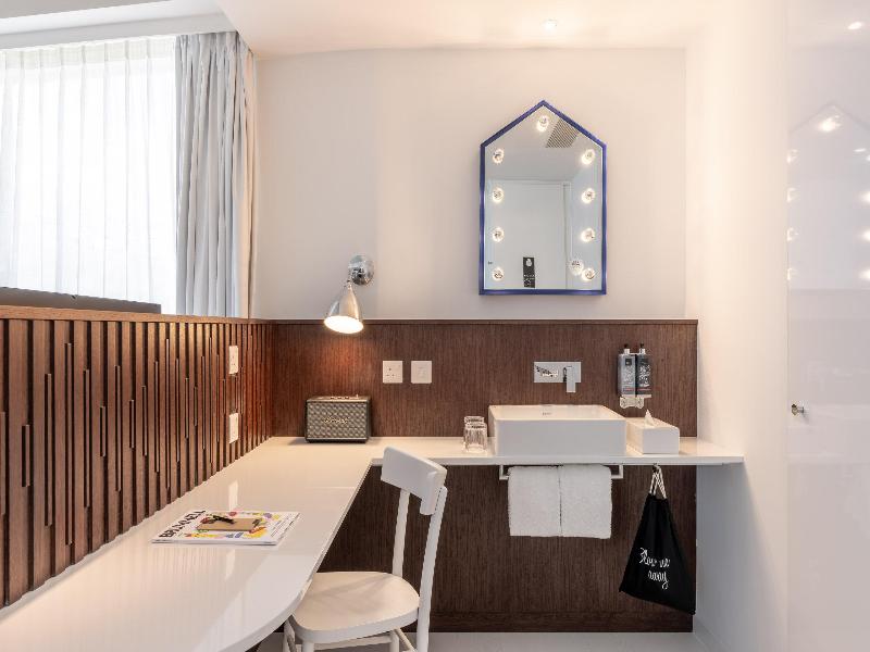 Ruby Zoe Hotel London by IHG image