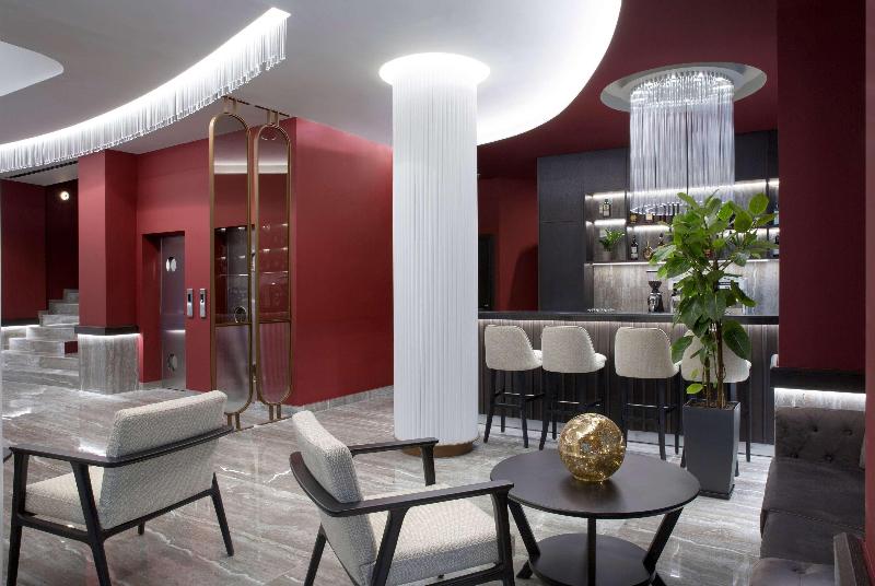 Zeus Essence Athens Central