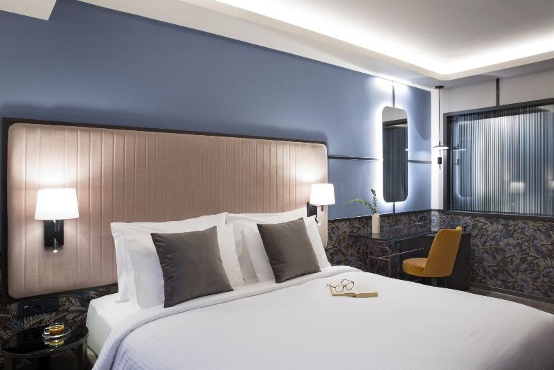 Zeus Essence Athens Central