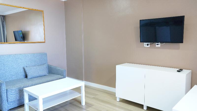 Coral la Quinta Park Suites image