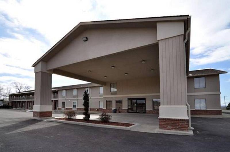 Econo Lodge Inn & Suites Greenbrier
