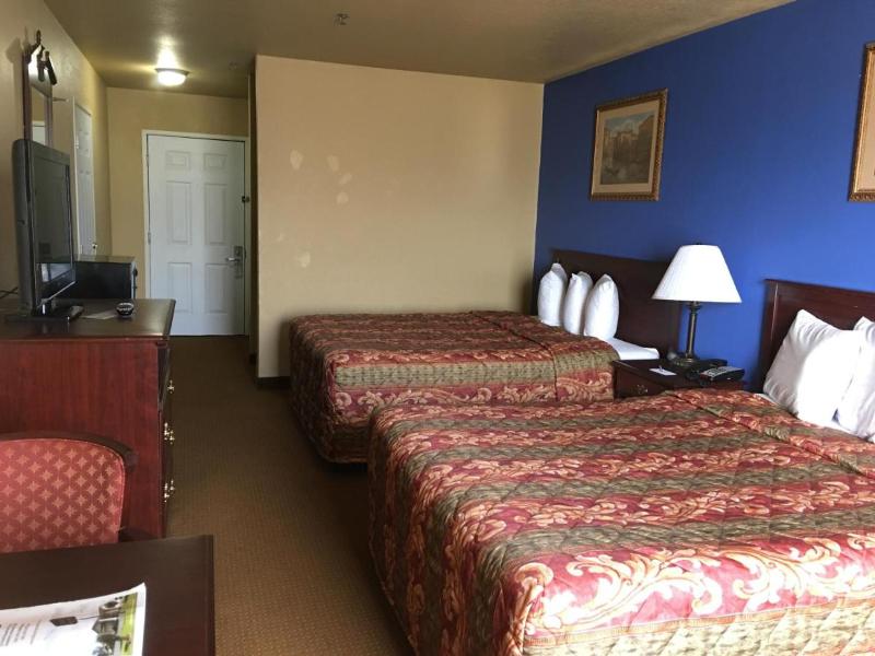 Econo Lodge Inn & Suites Greenbrier 5