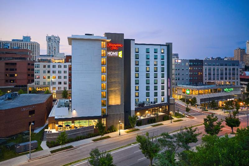 Hampton Inn Towson image