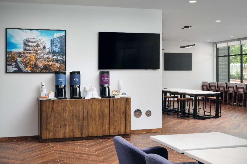 Hampton Inn Towson image