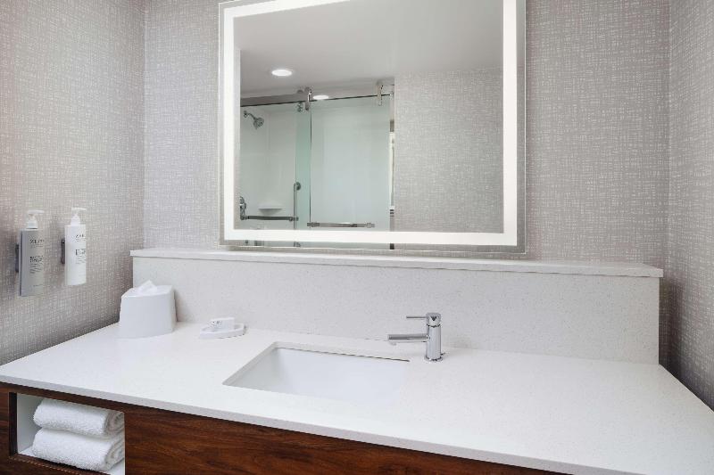 Hampton Inn Towson image