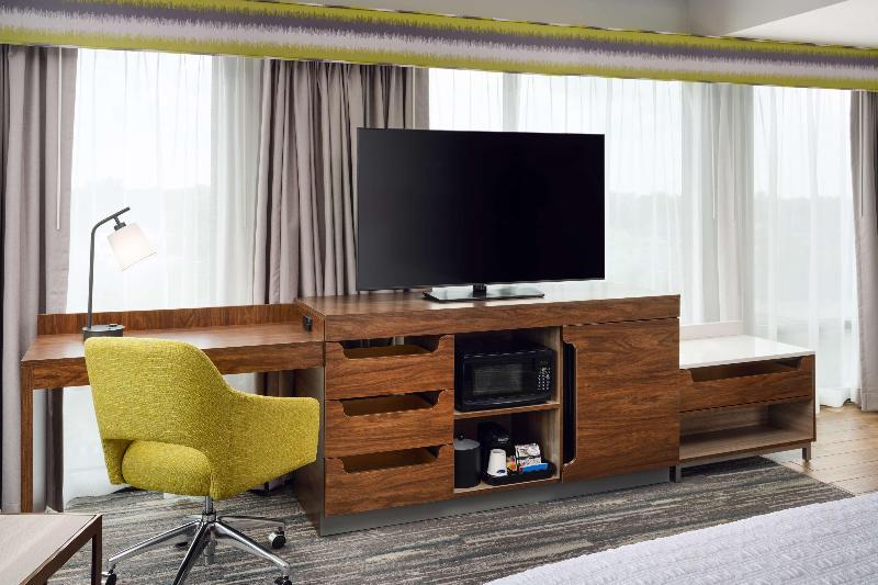 Hampton Inn Towson image