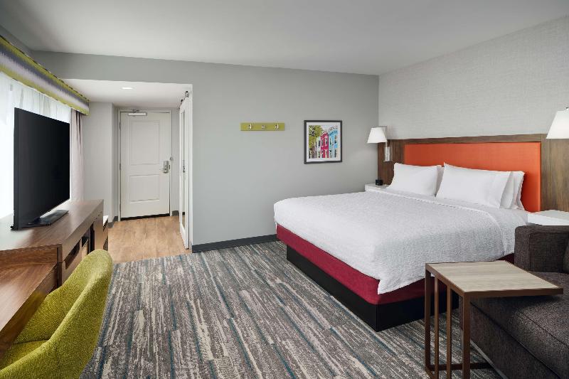 Hampton Inn Towson image