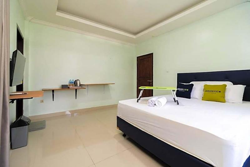 Urbanview Hotel Kampung Istal Megamendung Puncak image