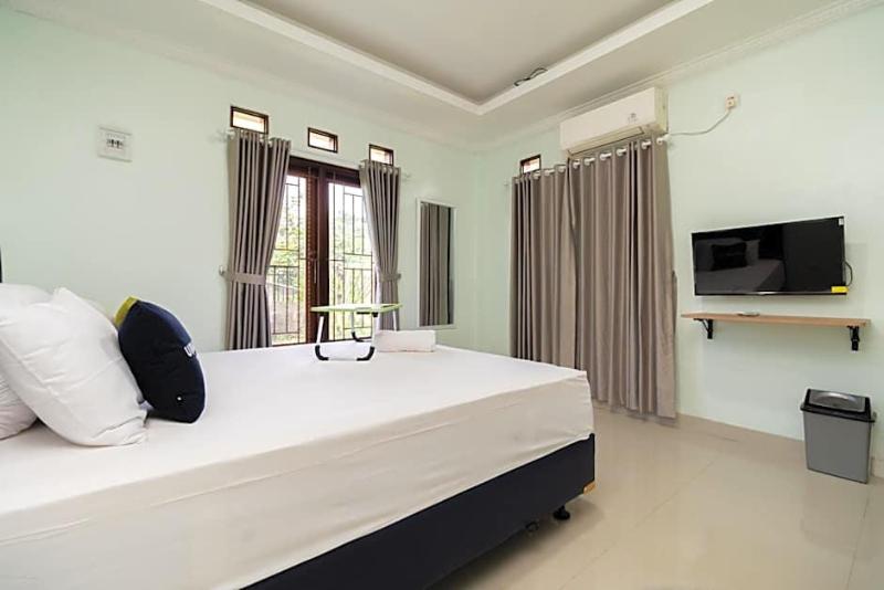 Urbanview Hotel Kampung Istal Megamendung Puncak image