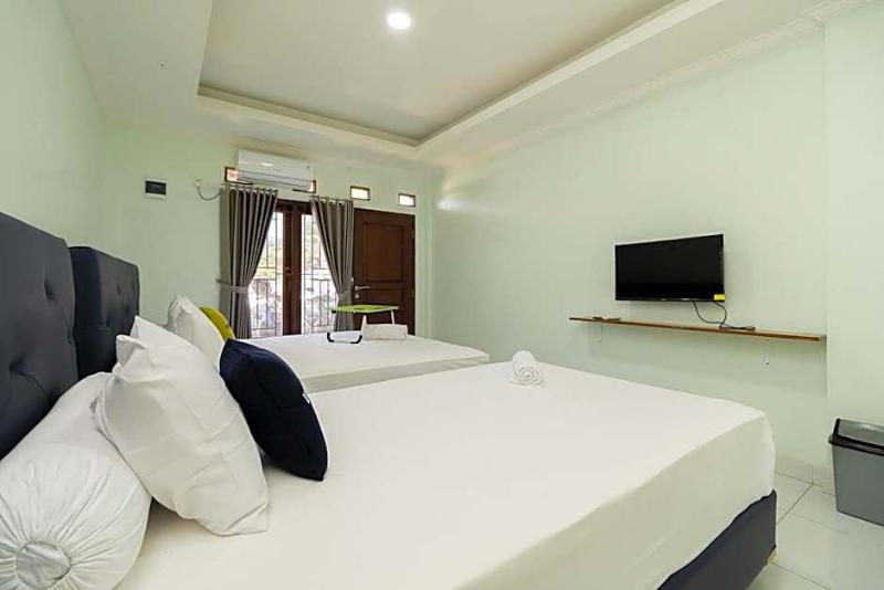 Urbanview Hotel Kampung Istal Megamendung Puncak image