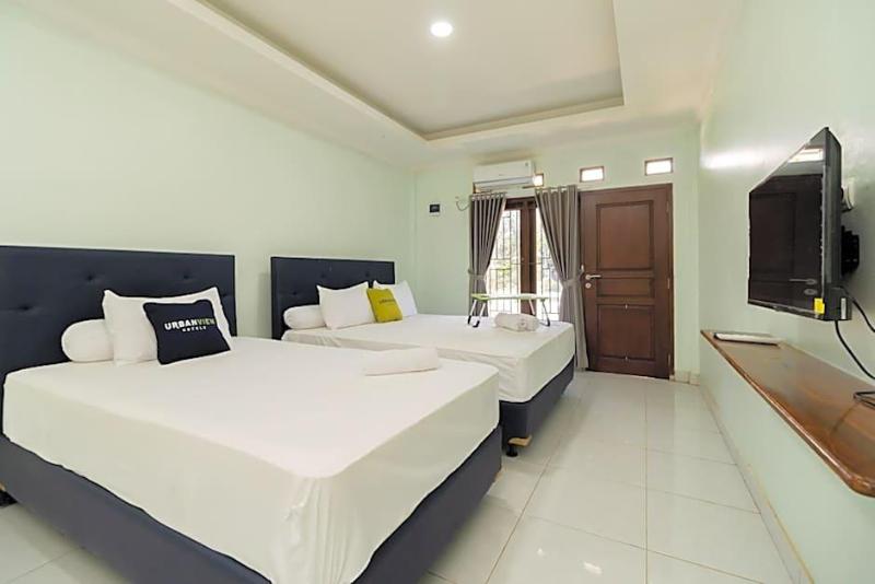 Urbanview Hotel Kampung Istal Megamendung Puncak image